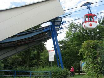 Eine-gondel-rheinseilbahn-koeln-begibt-717216