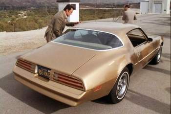 09-universal-rockford-files-pontiac-firebird-esprit-1024x683