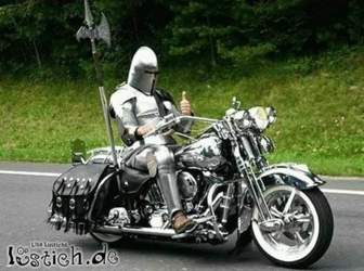 Ritter-auf-motorrad