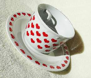 Ddr-tasse-untertasse-innenhenkel-kahla-porzellan-herzen-valentinstag