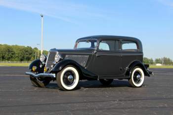 Ford-v8-deluxe-tudor-sedan-28