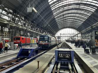 Moderne Vectron trifft auf Baureihe 114