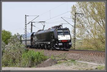 Baureihe 185 vor Güterzug