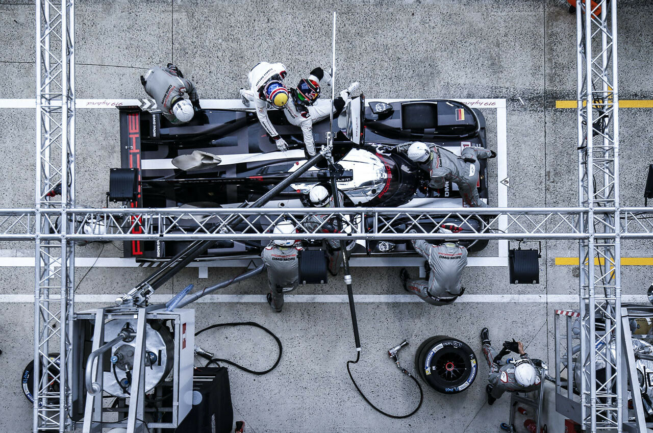 Das 24-Stunden-Rennen von LeMans ist gestartet