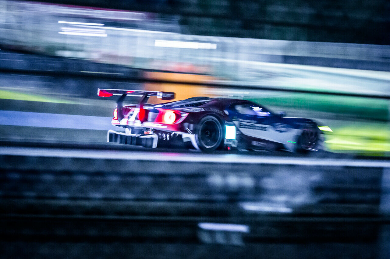 Extrem gut ausbalanciert: Der Ford GT belastet alle vier Bremsscheiben sehr gleichmäßig, sie glühen nur wenig
