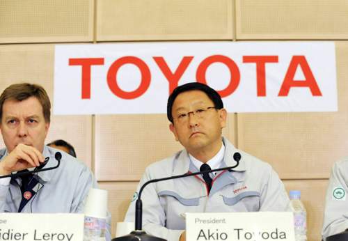 Ein Foto von 2010: Damals war Leroy Qualitätschef in Europa. Neben ihm der Konzernchef Akio Toyoda