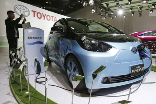 Wo Elektroautos verlangt werden, wird Toyota sie anbieten: Die Studie FT-EV III auf der Pekinger Messe für neue Energien 2015
