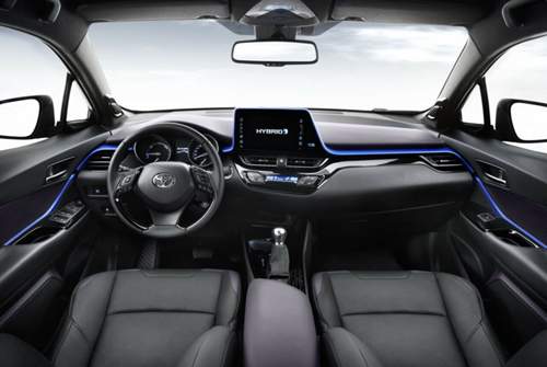 Weg vom drögen Einheitsbrei: Das C-HR Cockpit wirkt futuristisch und hochwertig