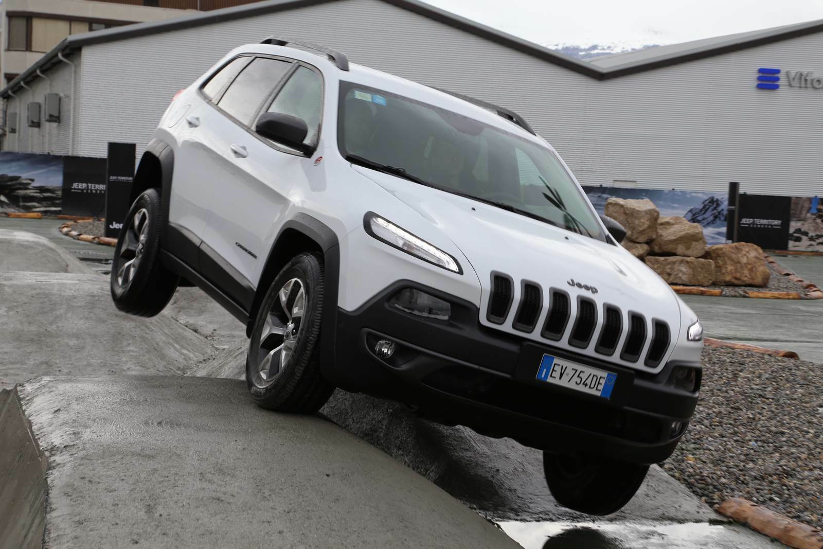Trotz der SUV-Optik: Technisch, sagt Jeep, steckt ein echter Jeep im Cherokee