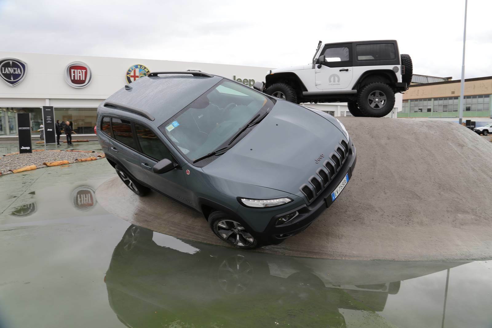 Einmal um den Beton-Muffin ist für ein vernünftiges Allrad-Auto kein Problem