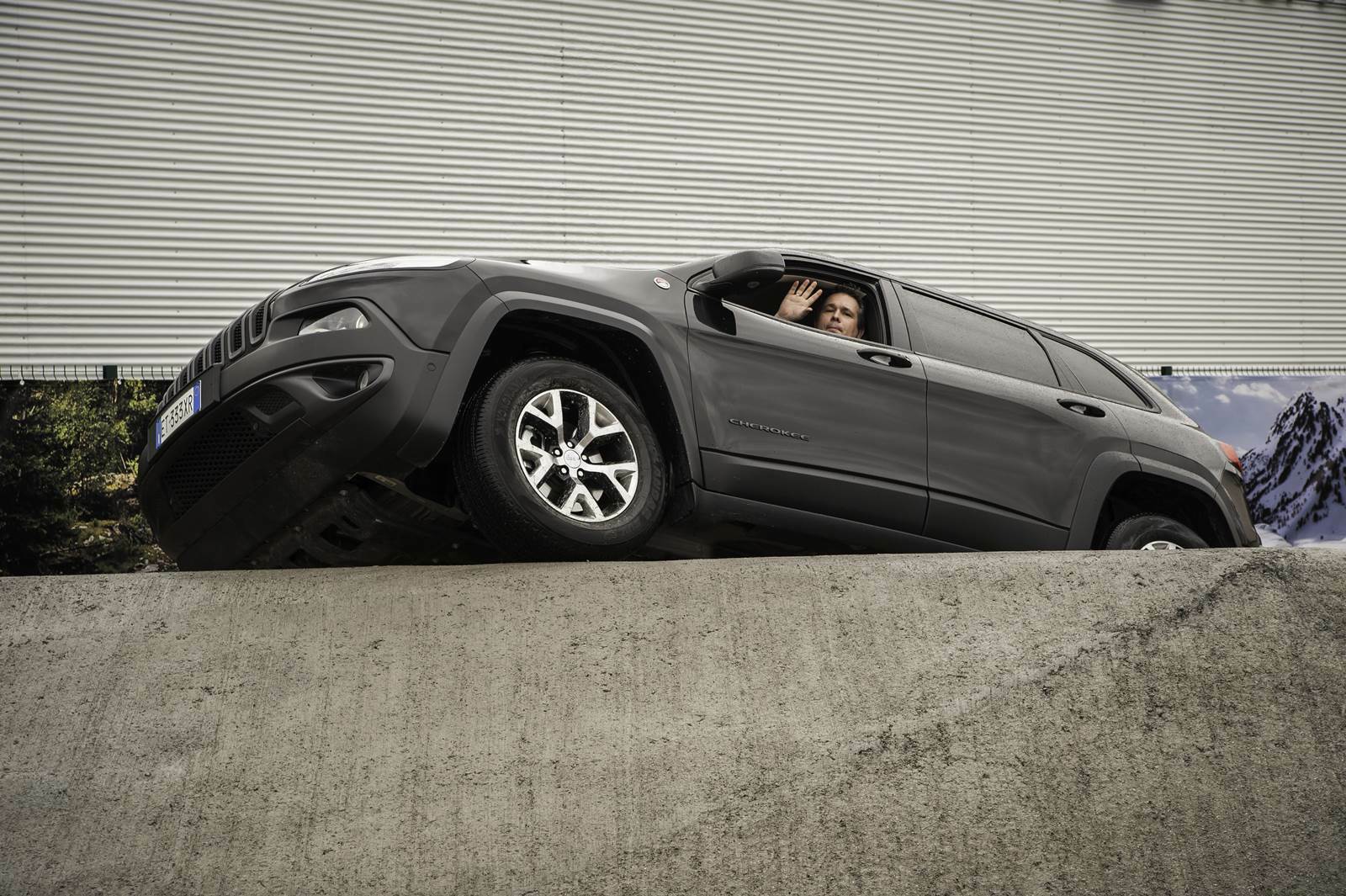 Björn Habegger im Jeep Cherokee: Die erste echte italienisch-amerikanische Kooperation kommt demnächst bei uns auf den Markt
