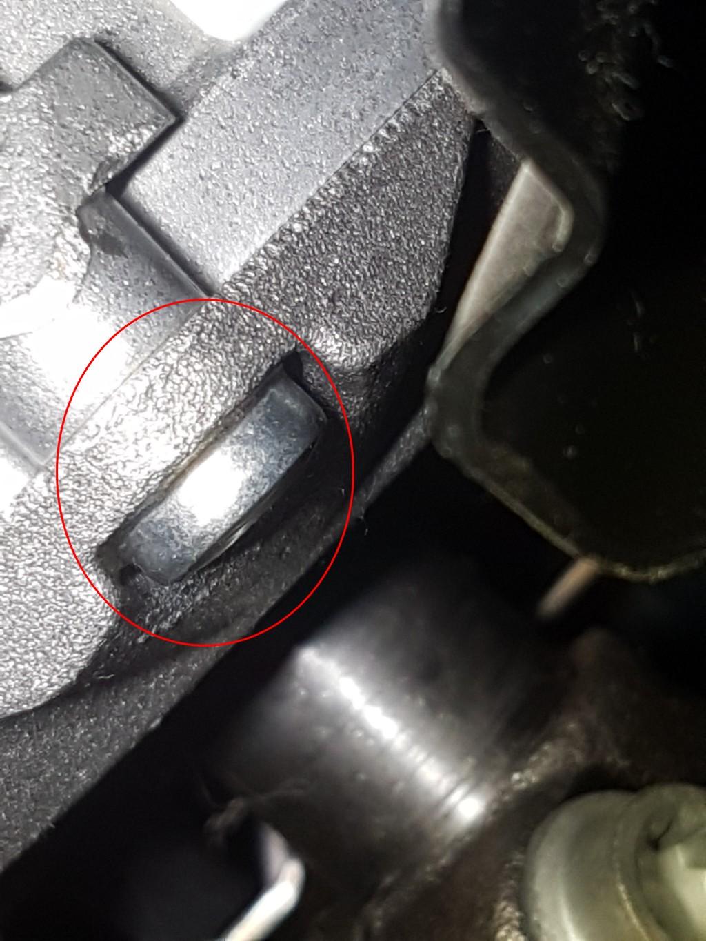 Tropfen am Lenkungsmotor im Innenraum / Fussraum (Berufskollegen gefragt)