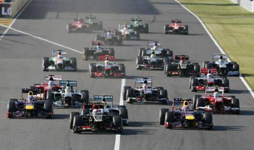 Der Große Preis von Japan - in der Mitte Lotus-Fahrer Romain Grosjean