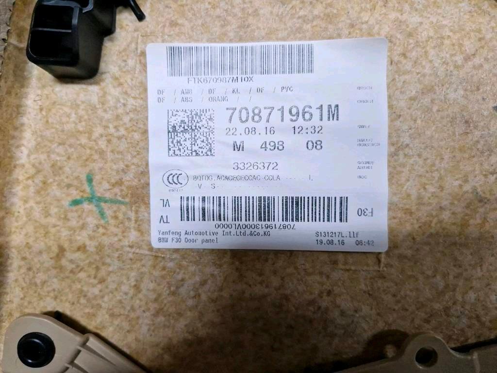 Türtafel erneuern, ist das auf dem Foto Original BMW?
