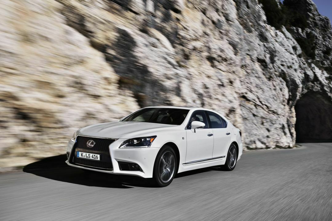 Den neuen Kühlergrill nennt Lexus "Diabolo". Hier die F-Sport Ausführung.