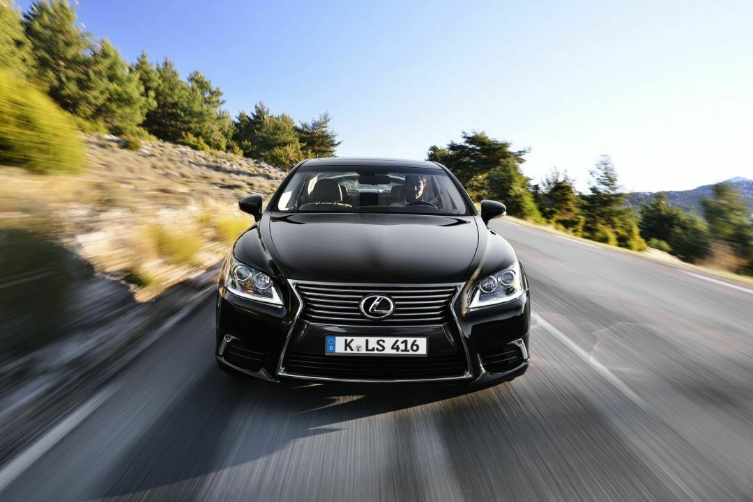 Toyota bringt den Lexus LS mit zahlreichen technischen und einigen optischen Neuerungen auf den aktuellen Stand.