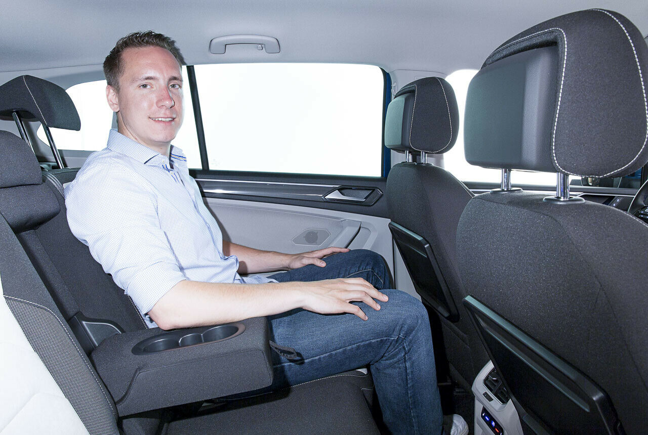 Der Tiguan bietet hinten mehr Platz als sein Vorgänger. Der Touareg soll mit mehr Komfort punkten