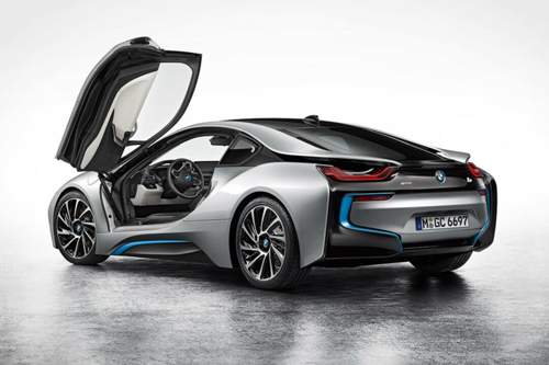Der BMW i8, ein sportlicher Zweisitzer mit Scherentüren und Hybridantrieb