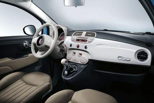 Bewährt retro: Fiat 500 Cockpit