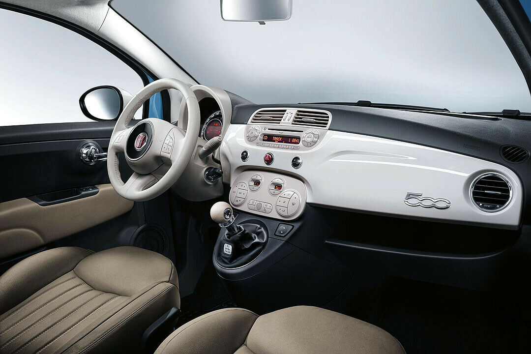 Bewährt retro: Fiat 500 Cockpit