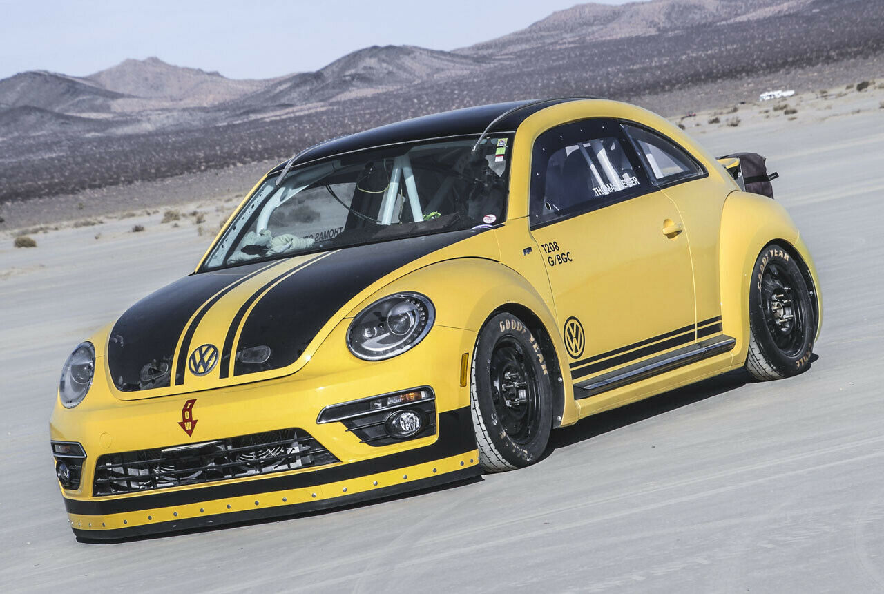Fast unauffällig und hier noch ohne Moon Discs: Im VW Beetle LSR bringt der 2,0-Liter-Benziner es auf fast 600 PS