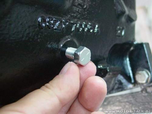 02a-center-support-bolts