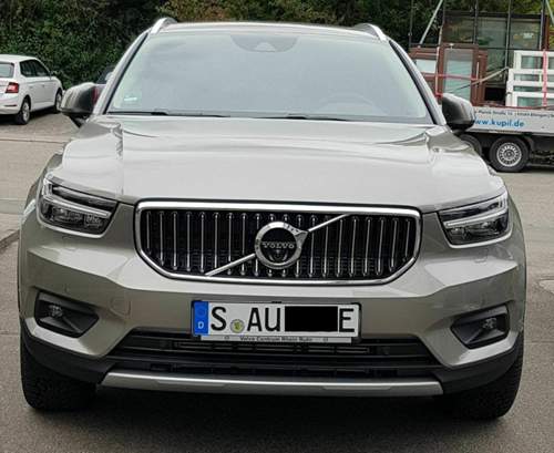 Volvo XC40 in Pepple Grey