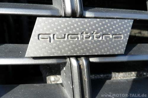 Quattro-emblem-carbon-s3-kuehlergrill-03