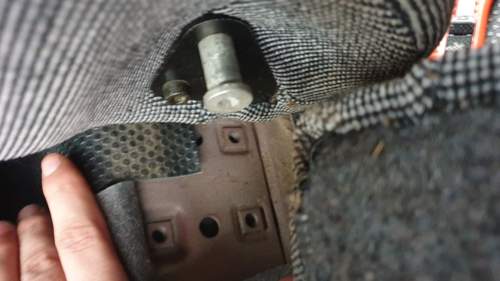 Fehlender Halter für Rücksitzbank