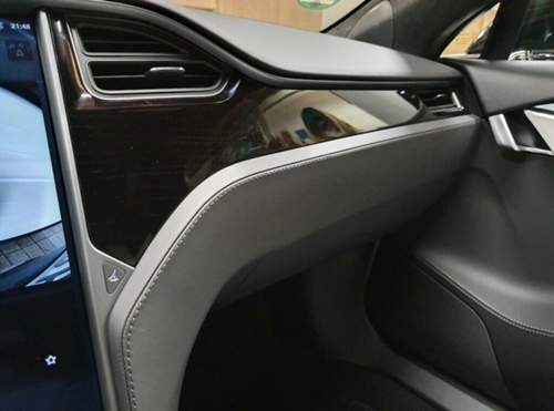 Model S Raven Interieur 3