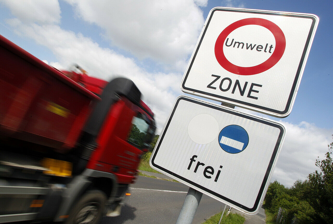 Kommt sie jetzt doch? Das Bundesumweltamt hält weiter an der Einführung der "Blauen Plakette" fest, sollte bis Herbst keine Alternatividee gefunden werden