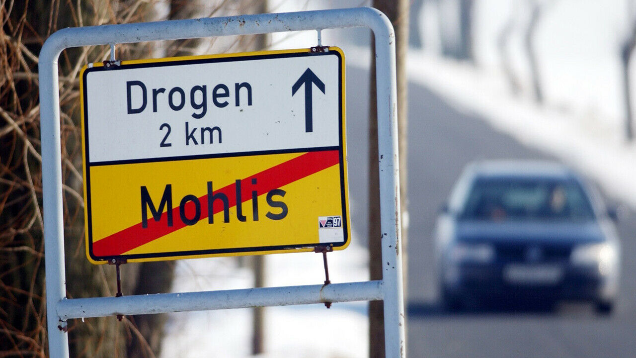 Das Ortsschild des Dorfes Drogen in Thüringen wurde in der Silvesternacht gestohlen