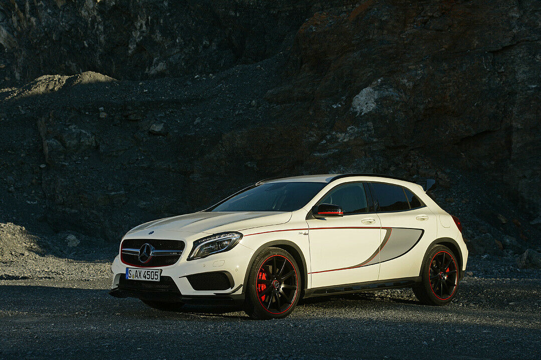 Der GLA 45 AMG ist nichts für Menschen, die gerne in der Masse untergehen. Er sieht laut aus und klingt auch so