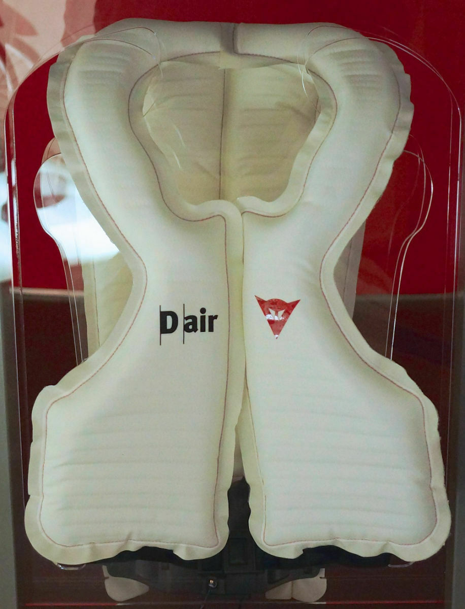 D-Air-Jacke: Explosionsmodell von vorn