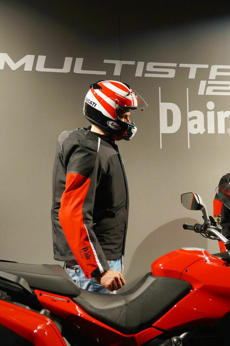 So sieht die Jacke mit ausgelöstem Airbag aus
