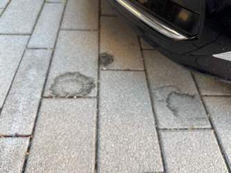 Undichtigkeit im Motorraum identifizieren