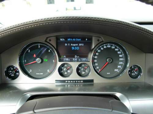 Test-vw-phaeton-im-schatten-des-kleinen-bruders-5bcn