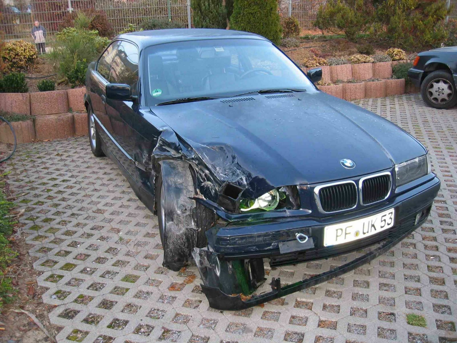 Unfall 323i QP...wieder einer weniger!