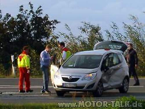 Meriva-b-unfall-totalschaden