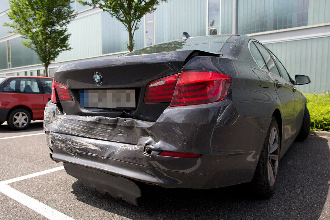 Die Reparaturkosten bei verunfallten Fahrzeugen dürfen maximal 30 Prozent über dem Wiederbeschaffungswert liegen, sonst handelt es sich um eine Totalschaden