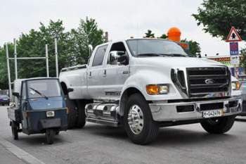 Ford-f-650-piaggio-ape-729x486-dc047c251f05981f