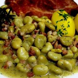 Dicke-bohnen-mit-speck-und-salzkartoffeln