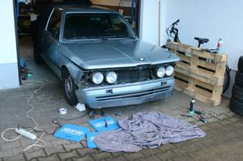 323i