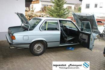 323i