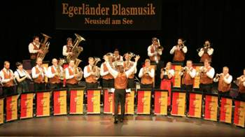 1035619835-orchester-egerlaender-blasmusik-begeistert-seinem-neuen-programm-boehmischer-wind-1tfnhhci1xea