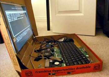 Laptop-pizza-schachtel-case-modding