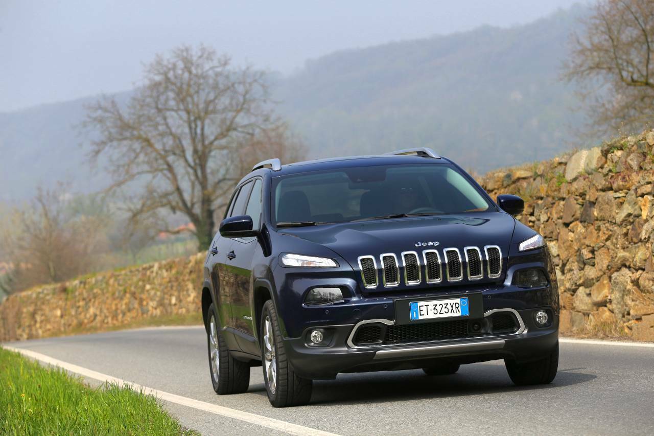 Über die markante Front wurde viel geschrieben. noch wesentlicher aber: Die Cherokee-Linie ist mehr SUV und weniger Geländewagen als jeder Jeep bisher