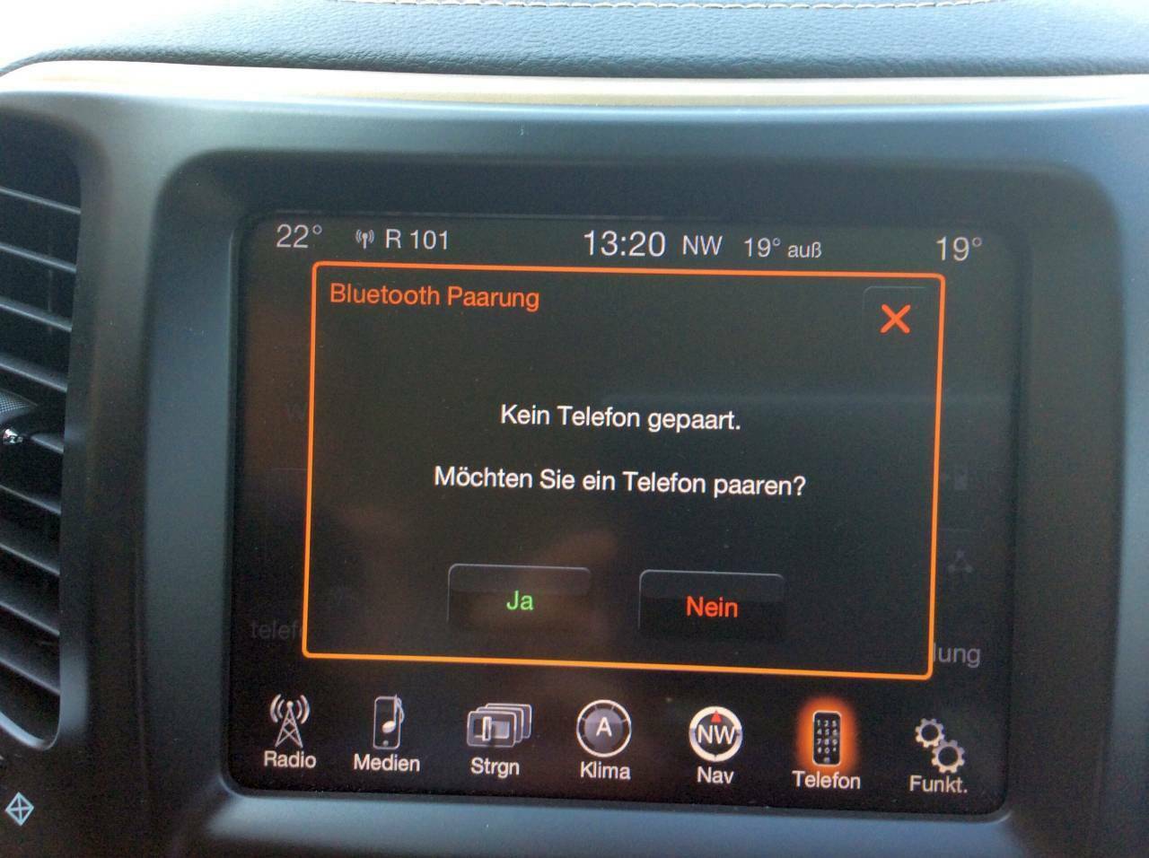Jeep Cherokee: Das Multimedia-System möchte ein Telefon paaren