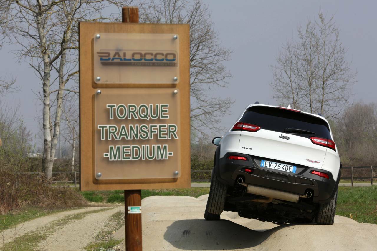 Den Cherokee Trailhawk gibt es nur mit V6-Benziner
