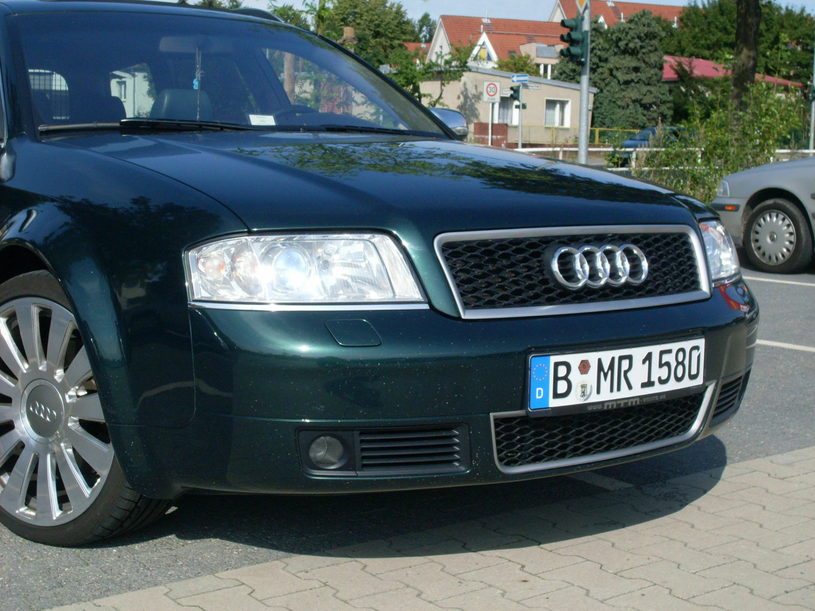 Unterer RS6 Grill in der FL Stoßstange